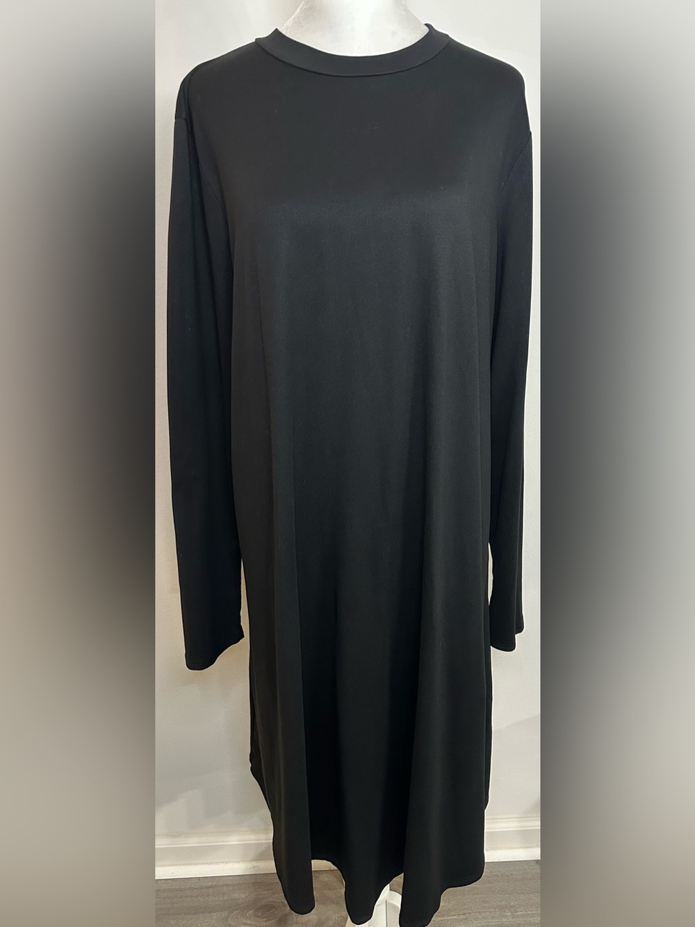 “Cents of Style” Black Long Sleeve Dress - Classic Minimalist Free Flow - Size 1